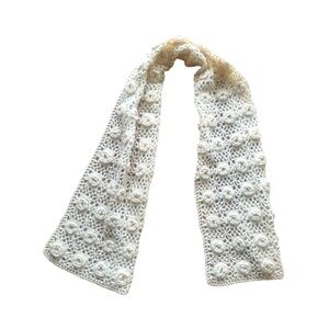 Ivory wool knit scarf with crochet rose bud design